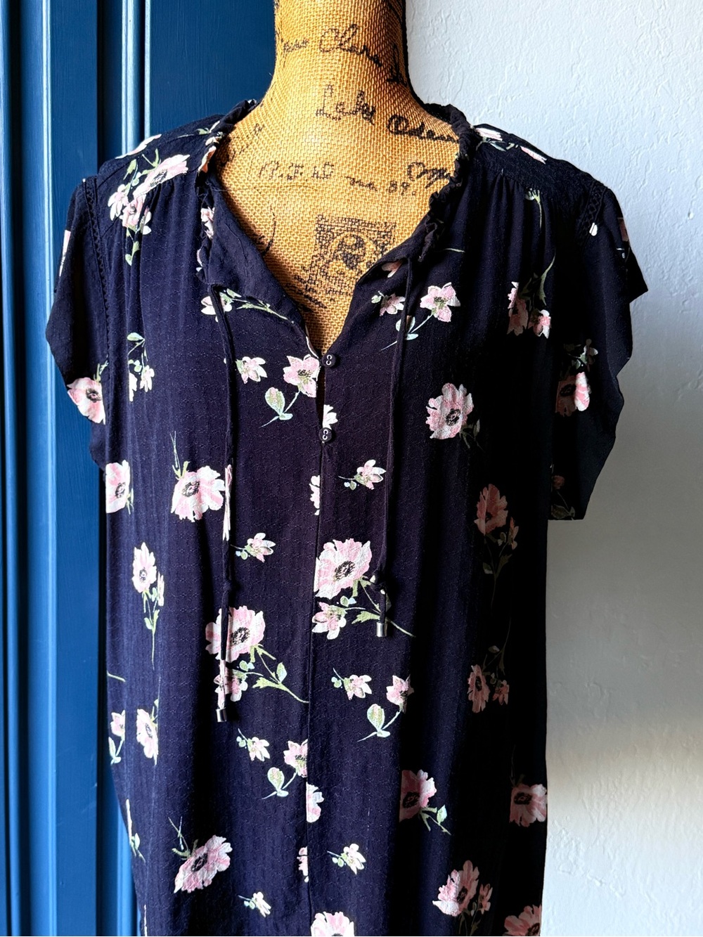Buffalo David Bitton Navy Floral Button-Up Blouse